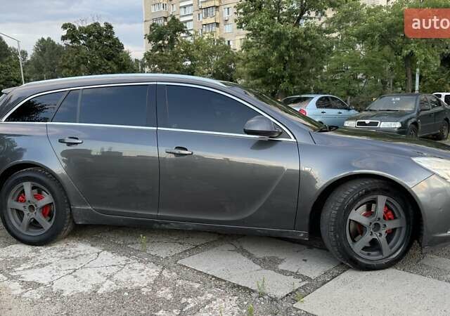 Сірий Опель Інсігнія, об'ємом двигуна 2 л та пробігом 288 тис. км за 7999 $, фото 2 на Automoto.ua