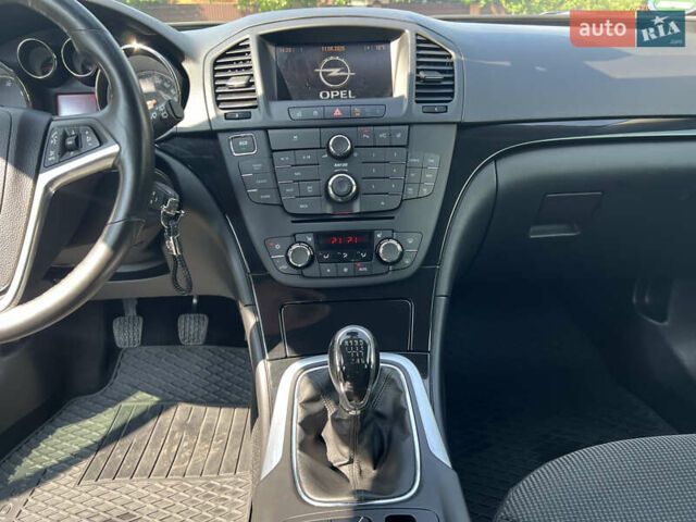 Серый Опель Инсигния, объемом двигателя 2 л и пробегом 213 тыс. км за 8950 $, фото 76 на Automoto.ua