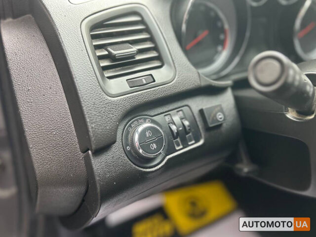 Серый Опель Инсигния, объемом двигателя 1.4 л и пробегом 188 тыс. км за 6500 $, фото 11 на Automoto.ua