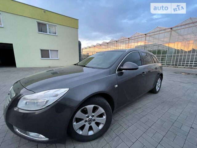 Серый Опель Инсигния, объемом двигателя 1.96 л и пробегом 300 тыс. км за 9000 $, фото 1 на Automoto.ua