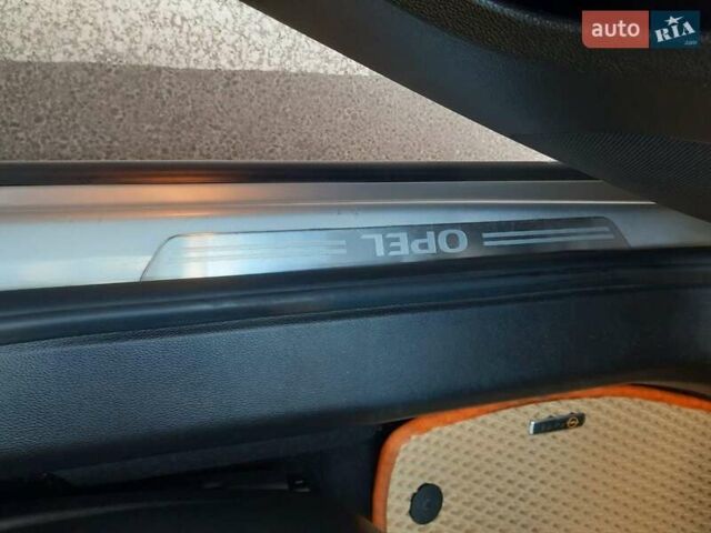 Сірий Опель Інсігнія, об'ємом двигуна 2 л та пробігом 286 тис. км за 8900 $, фото 4 на Automoto.ua