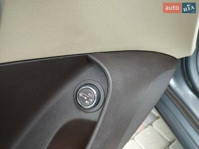 Серый Опель Инсигния, объемом двигателя 2 л и пробегом 293 тыс. км за 9500 $, фото 11 на Automoto.ua