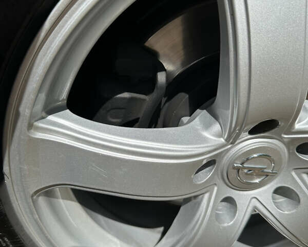 Сірий Опель Інсігнія, об'ємом двигуна 1.96 л та пробігом 252 тис. км за 8700 $, фото 40 на Automoto.ua