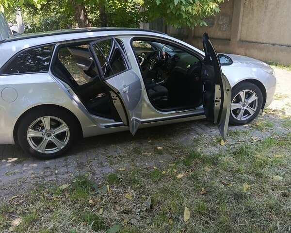 Сірий Опель Інсігнія, об'ємом двигуна 1.96 л та пробігом 284 тис. км за 8500 $, фото 11 на Automoto.ua