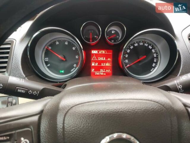 Серый Опель Инсигния, объемом двигателя 1.96 л и пробегом 256 тыс. км за 8300 $, фото 7 на Automoto.ua