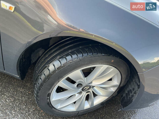 Серый Опель Инсигния, объемом двигателя 2 л и пробегом 213 тыс. км за 8950 $, фото 58 на Automoto.ua