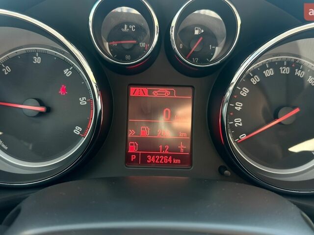 Сірий Опель Інсігнія, об'ємом двигуна 1.96 л та пробігом 344 тис. км за 8100 $, фото 13 на Automoto.ua