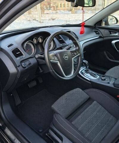 Серый Опель Инсигния, объемом двигателя 1.96 л и пробегом 256 тыс. км за 8800 $, фото 2 на Automoto.ua