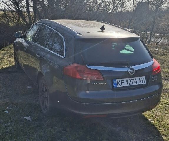 Сірий Опель Інсігнія, об'ємом двигуна 2 л та пробігом 185 тис. км за 7000 $, фото 2 на Automoto.ua