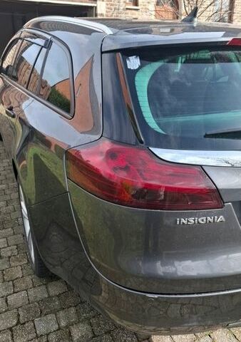 Серый Опель Инсигния, объемом двигателя 1.96 л и пробегом 324 тыс. км за 9000 $, фото 7 на Automoto.ua