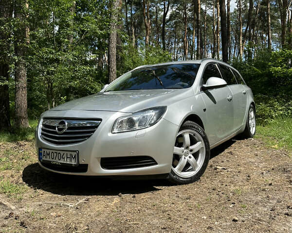 Сірий Опель Інсігнія, об'ємом двигуна 1.96 л та пробігом 252 тис. км за 8700 $, фото 2 на Automoto.ua