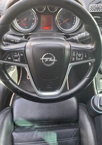 Серый Опель Инсигния, объемом двигателя 1.96 л и пробегом 324 тыс. км за 9000 $, фото 2 на Automoto.ua