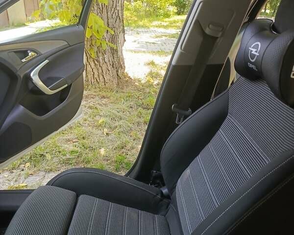 Сірий Опель Інсігнія, об'ємом двигуна 1.96 л та пробігом 284 тис. км за 8500 $, фото 8 на Automoto.ua