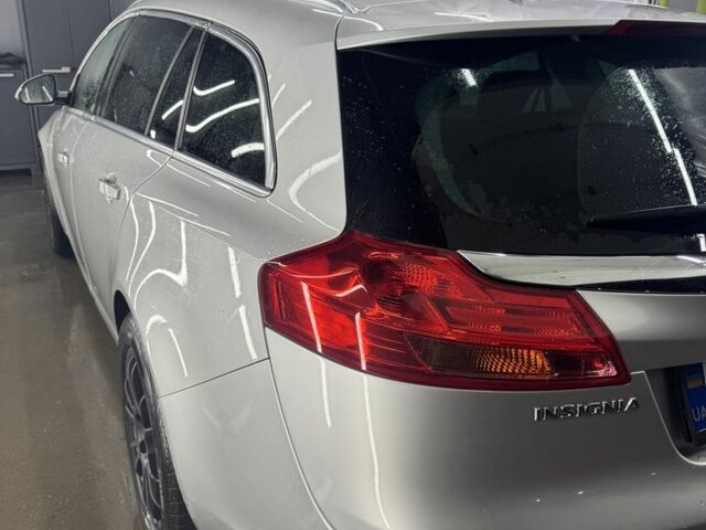 Сірий Опель Інсігнія, об'ємом двигуна 2 л та пробігом 300 тис. км за 7000 $, фото 2 на Automoto.ua