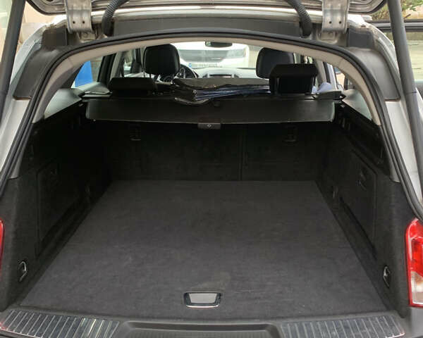 Серый Опель Инсигния, объемом двигателя 1.96 л и пробегом 239 тыс. км за 10000 $, фото 7 на Automoto.ua