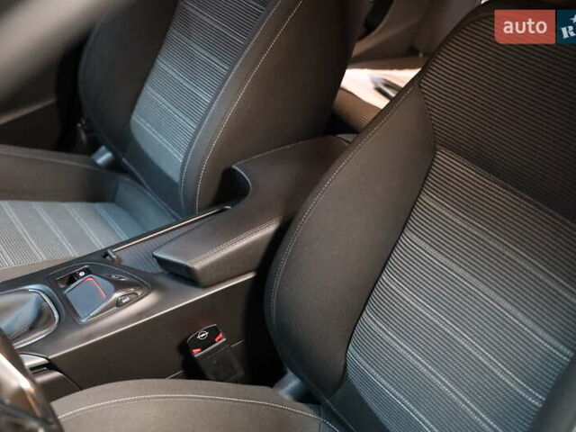 Сірий Опель Інсігнія, об'ємом двигуна 2 л та пробігом 225 тис. км за 10800 $, фото 16 на Automoto.ua