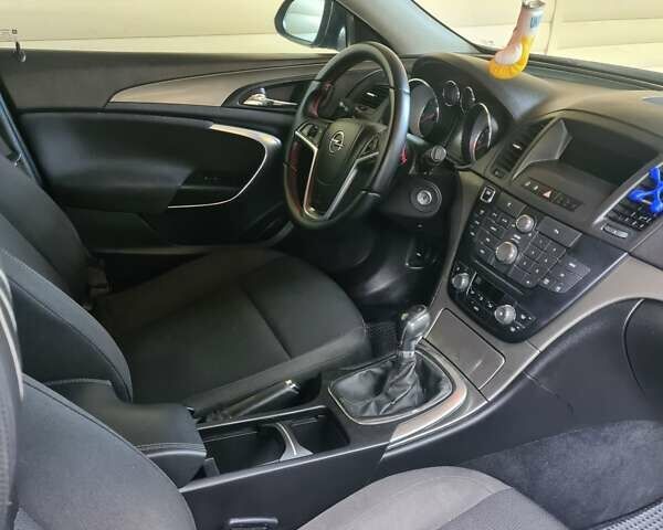 Серый Опель Инсигния, объемом двигателя 1.96 л и пробегом 188 тыс. км за 8000 $, фото 14 на Automoto.ua