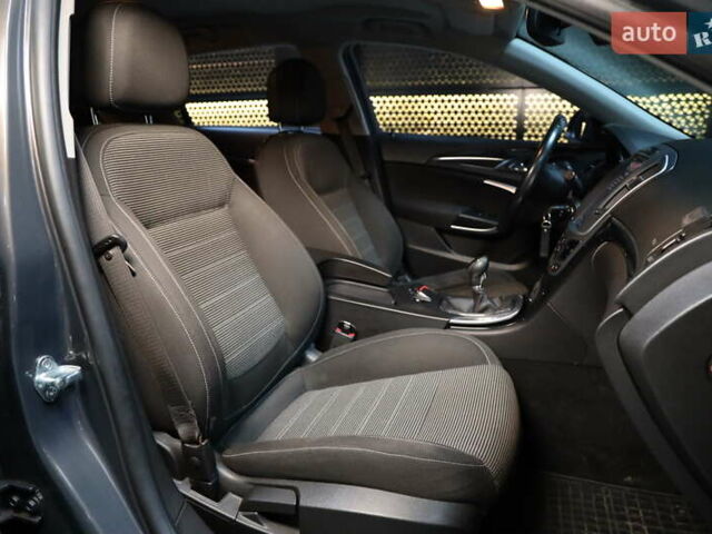 Сірий Опель Інсігнія, об'ємом двигуна 2 л та пробігом 225 тис. км за 10800 $, фото 29 на Automoto.ua