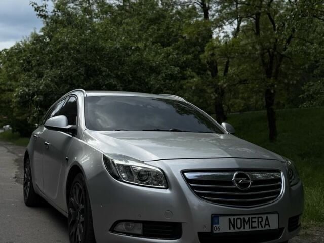 Серый Опель Инсигния, объемом двигателя 2 л и пробегом 234 тыс. км за 9500 $, фото 1 на Automoto.ua