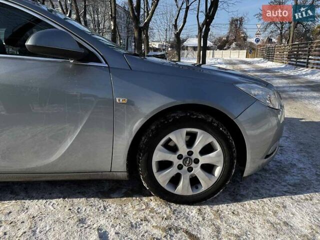 Серый Опель Инсигния, объемом двигателя 2 л и пробегом 303 тыс. км за 6440 $, фото 4 на Automoto.ua
