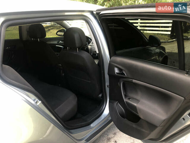 Серый Опель Инсигния, объемом двигателя 2 л и пробегом 174 тыс. км за 7800 $, фото 12 на Automoto.ua