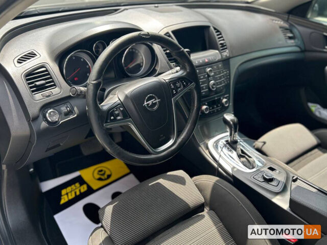 Серый Опель Инсигния, объемом двигателя 2 л и пробегом 224 тыс. км за 10800 $, фото 7 на Automoto.ua