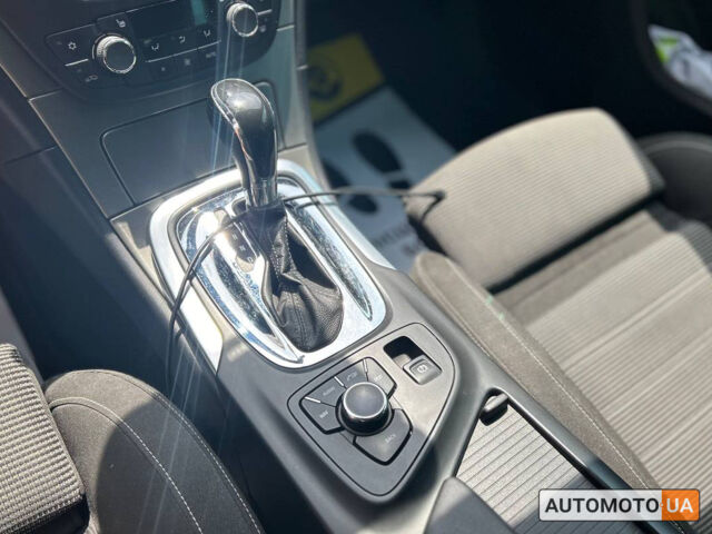 Серый Опель Инсигния, объемом двигателя 2 л и пробегом 224 тыс. км за 10800 $, фото 15 на Automoto.ua