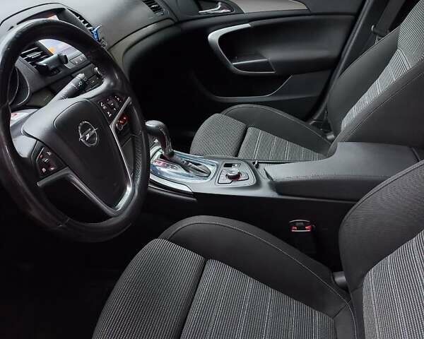 Серый Опель Инсигния, объемом двигателя 1.96 л и пробегом 300 тыс. км за 6300 $, фото 3 на Automoto.ua