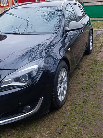 Серый Опель Инсигния, объемом двигателя 2 л и пробегом 235 тыс. км за 12200 $, фото 3 на Automoto.ua