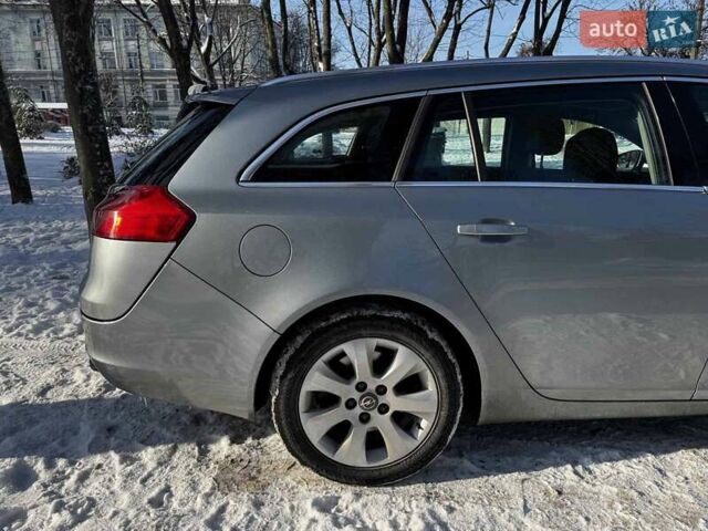 Серый Опель Инсигния, объемом двигателя 2 л и пробегом 303 тыс. км за 6440 $, фото 5 на Automoto.ua