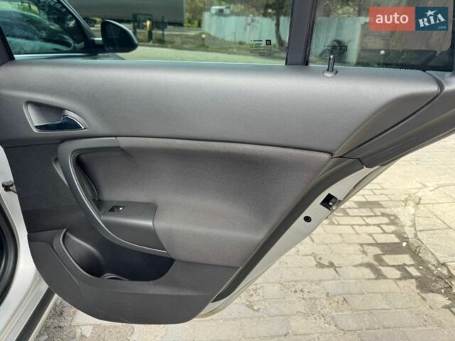 Сірий Опель Інсігнія, об'ємом двигуна 1.96 л та пробігом 240 тис. км за 7300 $, фото 17 на Automoto.ua