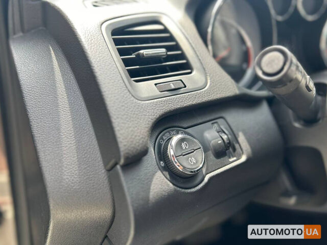 Серый Опель Инсигния, объемом двигателя 2 л и пробегом 224 тыс. км за 10800 $, фото 10 на Automoto.ua