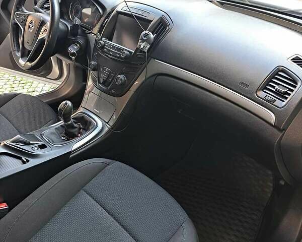 Сірий Опель Інсігнія, об'ємом двигуна 1.96 л та пробігом 270 тис. км за 9000 $, фото 6 на Automoto.ua