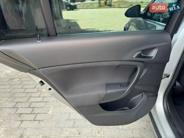 Сірий Опель Інсігнія, об'ємом двигуна 1.96 л та пробігом 240 тис. км за 7300 $, фото 14 на Automoto.ua