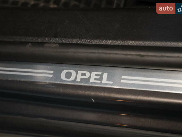 Сірий Опель Інсігнія, об'ємом двигуна 2 л та пробігом 225 тис. км за 10800 $, фото 9 на Automoto.ua