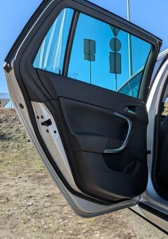 Сірий Опель Інсігнія, об'ємом двигуна 1.96 л та пробігом 314 тис. км за 10800 $, фото 19 на Automoto.ua