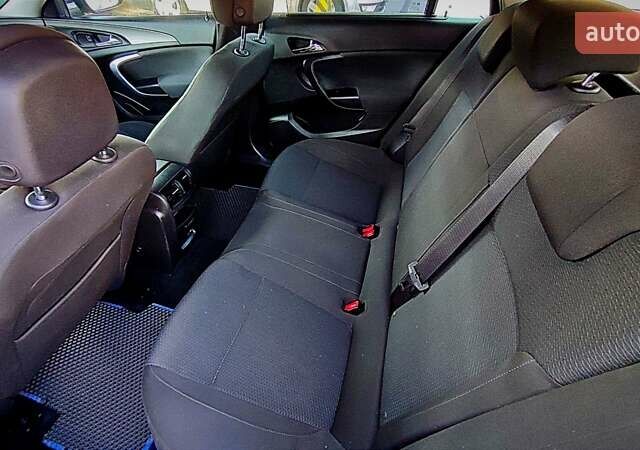 Сірий Опель Інсігнія, об'ємом двигуна 1.96 л та пробігом 200 тис. км за 10500 $, фото 5 на Automoto.ua