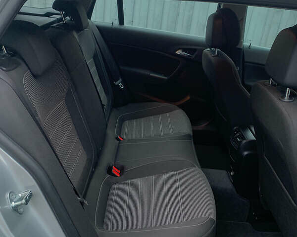 Серый Опель Инсигния, объемом двигателя 1.96 л и пробегом 239 тыс. км за 10000 $, фото 18 на Automoto.ua