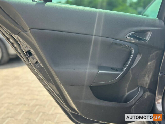 Серый Опель Инсигния, объемом двигателя 2 л и пробегом 224 тыс. км за 10800 $, фото 16 на Automoto.ua