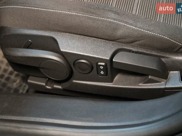 Сірий Опель Інсігнія, об'ємом двигуна 2 л та пробігом 225 тис. км за 10800 $, фото 17 на Automoto.ua