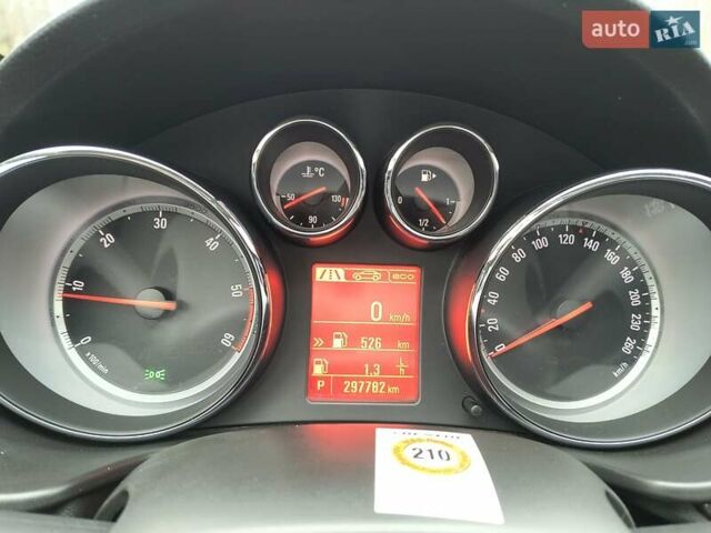 Серый Опель Инсигния, объемом двигателя 1.96 л и пробегом 300 тыс. км за 6300 $, фото 6 на Automoto.ua