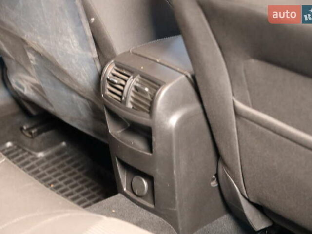 Сірий Опель Інсігнія, об'ємом двигуна 2 л та пробігом 225 тис. км за 10800 $, фото 25 на Automoto.ua