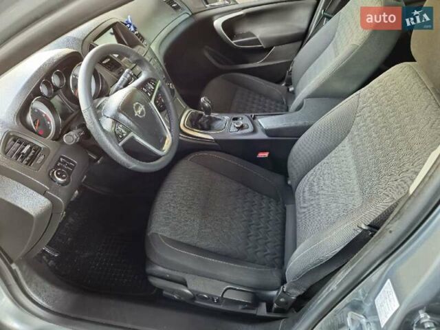 Сірий Опель Інсігнія, об'ємом двигуна 1.96 л та пробігом 322 тис. км за 8000 $, фото 47 на Automoto.ua