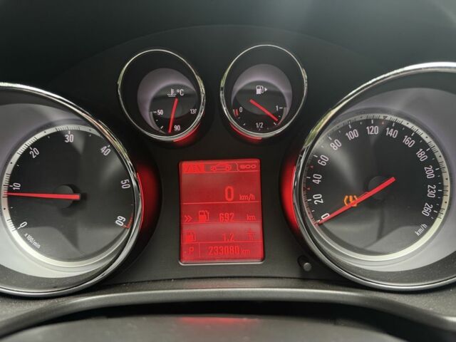 Серый Опель Инсигния, объемом двигателя 2 л и пробегом 234 тыс. км за 9500 $, фото 17 на Automoto.ua