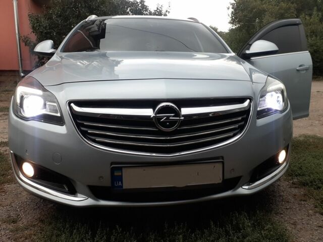Серый Опель Инсигния, объемом двигателя 2 л и пробегом 220 тыс. км за 10100 $, фото 10 на Automoto.ua