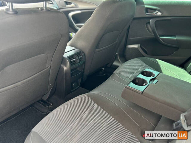 Серый Опель Инсигния, объемом двигателя 2 л и пробегом 224 тыс. км за 10800 $, фото 18 на Automoto.ua