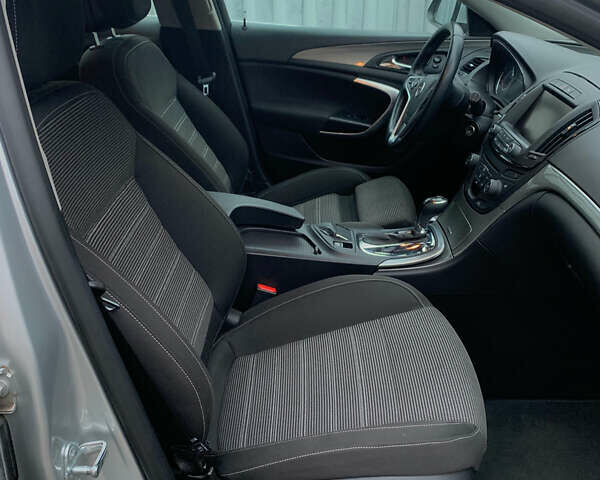 Серый Опель Инсигния, объемом двигателя 1.96 л и пробегом 239 тыс. км за 10000 $, фото 19 на Automoto.ua