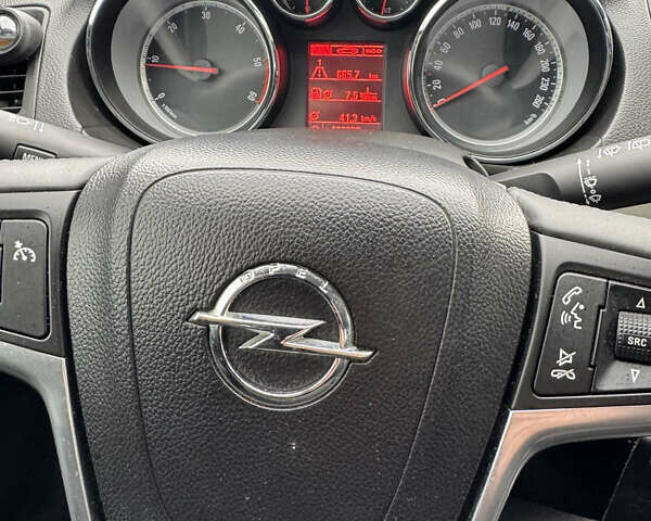 Сірий Опель Інсігнія, об'ємом двигуна 2 л та пробігом 190 тис. км за 9200 $, фото 11 на Automoto.ua