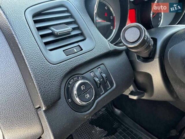 Серый Опель Инсигния, объемом двигателя 2 л и пробегом 303 тыс. км за 6440 $, фото 16 на Automoto.ua