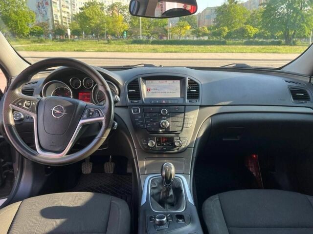 Сірий Опель Інсігнія, об'ємом двигуна 2 л та пробігом 275 тис. км за 8300 $, фото 3 на Automoto.ua